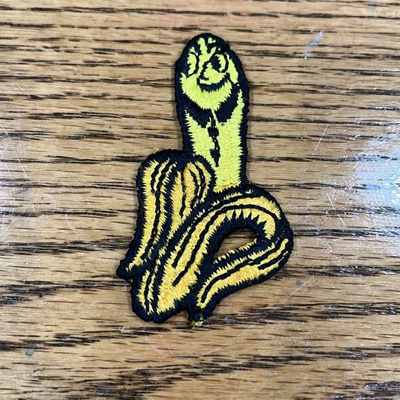 Vintage Assorted Embroidered Patches - Picture 6 of 7